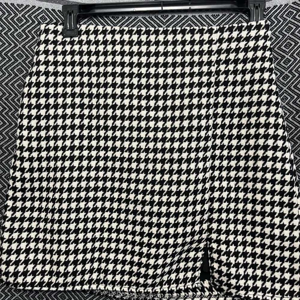 Old Navy Black and White Mini Skirt